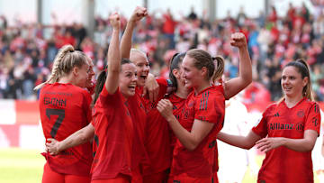 Die Bayern feiern die dritte Meisterschaft in Folge in der Frauen-Bundesliga