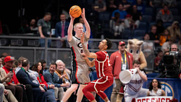 Georgia Bulldogs guard Blue Cain (0) 