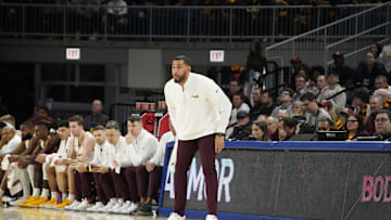 Loyola Ramblers head coach Drew Valentine