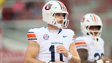 Auburn Tigers quarterback Jackson Arnold (11)