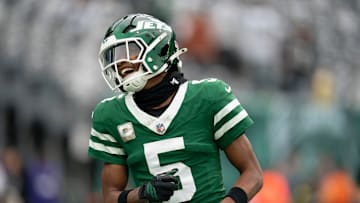 New York Jets wide receiver Garrett Wilson (5) warms up during an NFL Week 10 game between the New York Jets and the Cleveland Browns at MetLife Stadium on Sunday, Nov. 9, 2025.