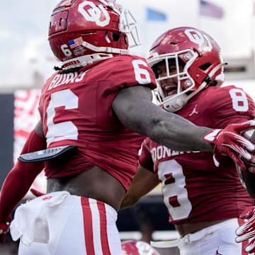 Oklahoma wide receiver Deion Burks and Oklahoma running back Taylor Tatum 