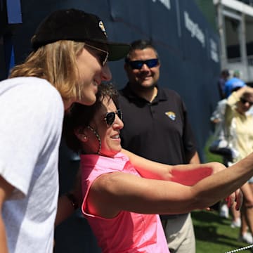 Every fan who comes to The Players Championship pays a visit to the Island Green at No. 17. Jaguars quarterback Trevor Lawrence did that in 2023, stopping to take photos with fans.