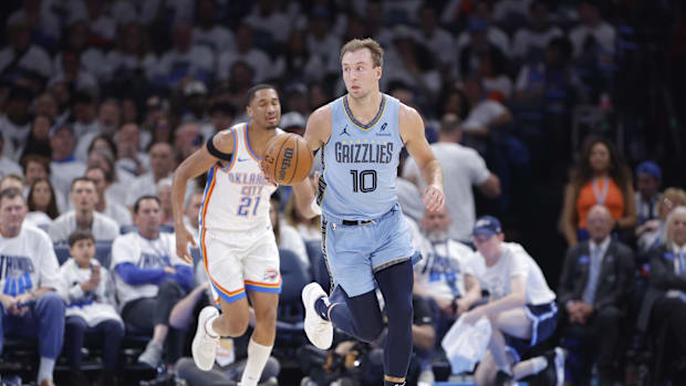 Memphis Grizzlies guard Luke Kennard (10) dribbles down the court against the Oklahoma City Thunder during the second half