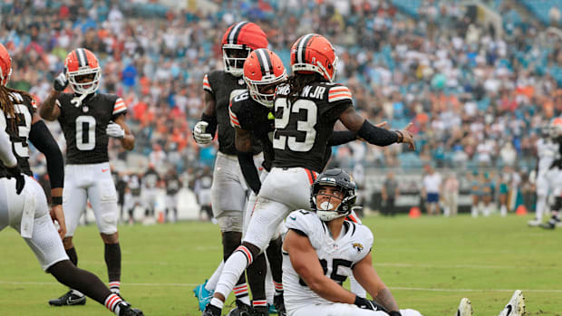 reacts to the loss against Cleveland Browns cornerback Martin Emerson Jr. (23) and safety Grant Delpit (9) during the fourth 