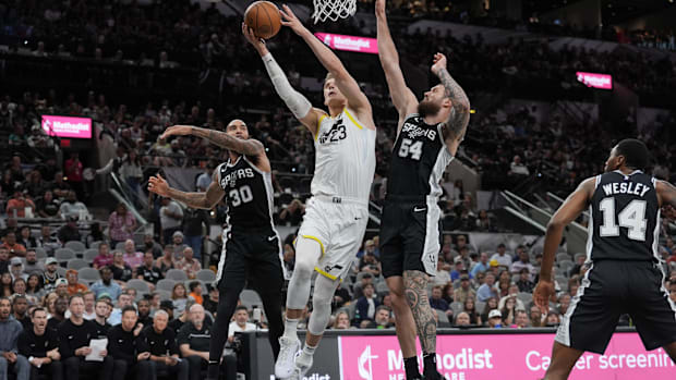 November 9, 2024; San Antonio, Texas, United States; Utah Jazz forward Lauri Markkanen (23) shoots between the San Antonio Spurs, Ju