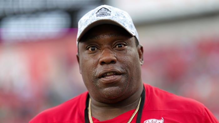 Bucs Hall of Famer joins Deion Sanders’ staff at Colorado
