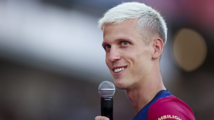 Dani Olmo a été présenté ce lundi au public barcelonais. 