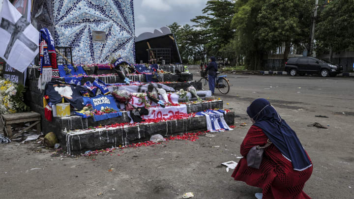 Indonesia berduka setelah Tragedi di Stadion Kanjuruhan Indonesia berduka setelah Tragedi di Stadion Kanjuruhan
