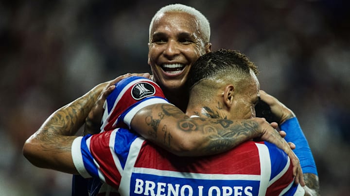 Deyverson foi afastado pela antiga comissão técnica e tem futuro incerto no clube Deyverson foi afastado pela antiga comissão técnica e tem futuro incerto no clube