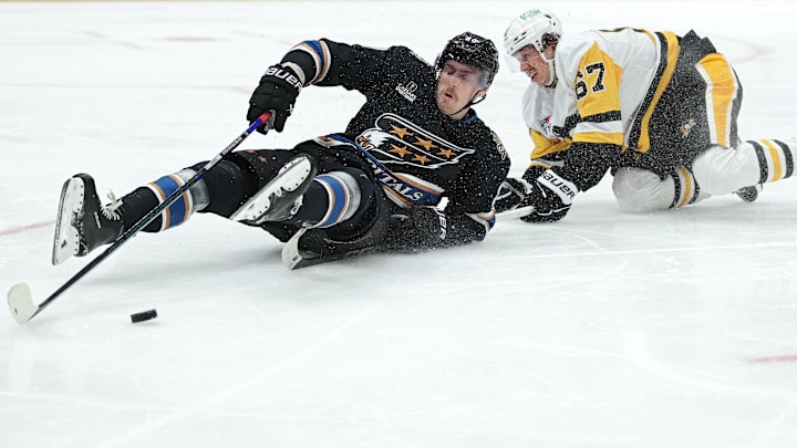 Pittsburgh Penguins and Washington Capitals duke it out in a Metro Division smackdown