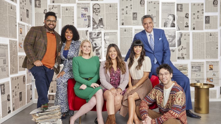 NOT DEAD YET - ABC's ÒNot Dead YetÓ stars Gina Rodriguez as Nell Serrano, Hannah Simone as Sam, Lauren Ash as Lexi, Rick Glassman as Edward, Angela E. Gibbs as Cricket, Josh Banday as Dennis, Brad Garrett as Duncan. (Disney/Sami Drasin)