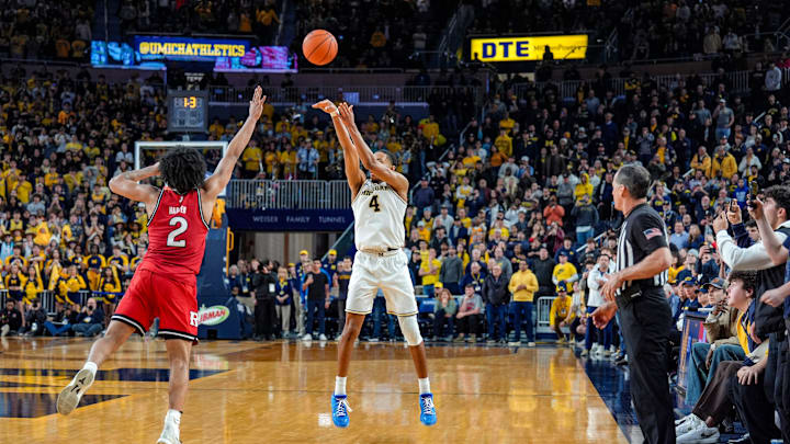 Michigan Wolverines guard Nimari Burnett (4) shoots the game-winning 3-pointer over Rutgers Scarlet Knights guard Dylan Harper (2) during the second half at Crisler Center in Ann Arbor on Thursday, Feb. 27, 2025.