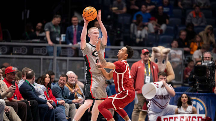 Georgia Bulldogs guard Blue Cain (0) 