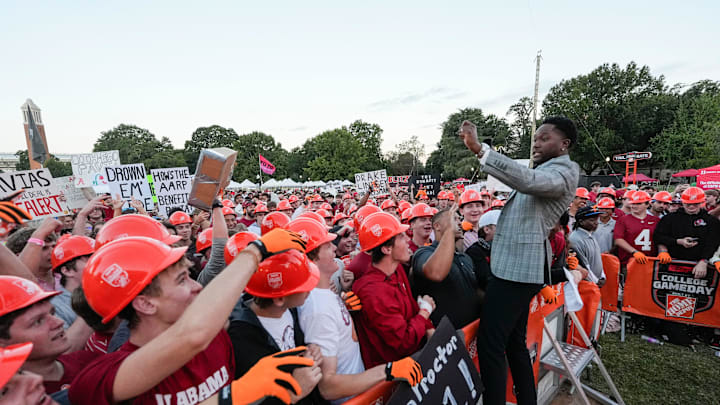 Oct. 4, 2025; Tuscaloosa, Alabama, USA; Harry Douglas leads fans in cheers during ESPN’s College GameDay on location on the Quad at the University of Alabama before the Alabama versus Vanderbilt game.