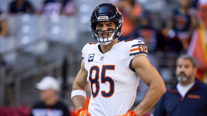 Nov 3, 2024; Glendale, Arizona, USA; Chicago Bears tight end Cole Kmet (85) against the Arizona Cardinals at State Farm Stadium. Mandatory Credit: Mark J. Rebilas-Imagn Images