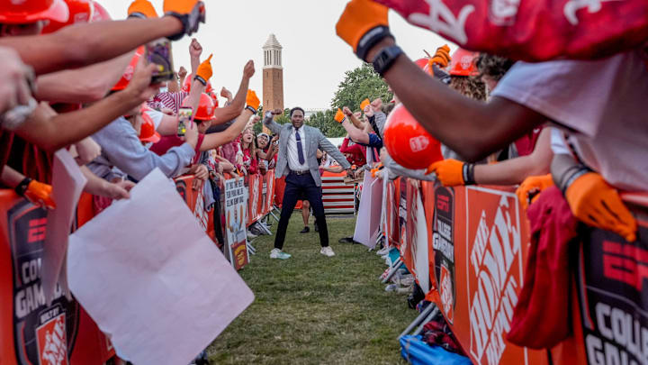 Unscripted moment stuns fans during ‘College GameDay’ commercial break