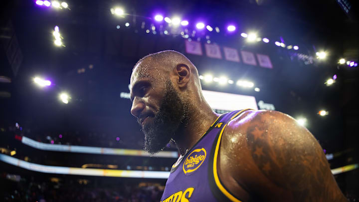NBA Fans React To LeBron James Poor Performance In Lakers Suns Game