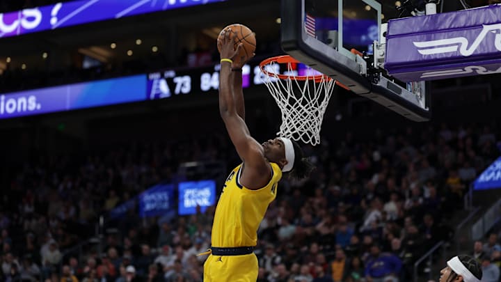 Feb 3, 2025; Salt Lake City, Utah, USA; Indiana Pacers forward Jarace Walker (5) dunks the ball during the second half against the Utah Jazz at Delta Center. Mandatory Credit: Chris Nicoll-Imagn Images Feb 3, 2025; Salt Lake City, Utah, USA; Indiana Pacers forward Jarace Walker (5) dunks the ball during the second half against the Utah Jazz at Delta Center. Mandatory Credit: Chris Nicoll-Imagn Images