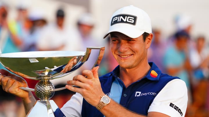 Viktor Hovland celebrates with the FedEx trophy after winning the 2023 Tour Championship at East Lake Golf Club.