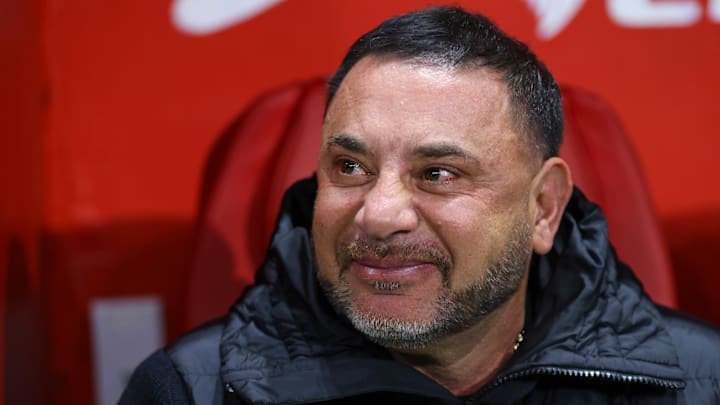 Mohamed está a un encuentro de convertirse en un técnico histórico del futbol mexicano, pues suma cuatro títulos, si gana el domingo, empataría a Vucetich y Lapuente; sólo quedaría detrás de Cárdenas, Trelles y Ferretti. Mohamed está a un encuentro de convertirse en un técnico histórico del futbol mexicano, pues suma cuatro títulos, si gana el domingo, empataría a Vucetich y Lapuente; sólo quedaría detrás de Cárdenas, Trelles y Ferretti.