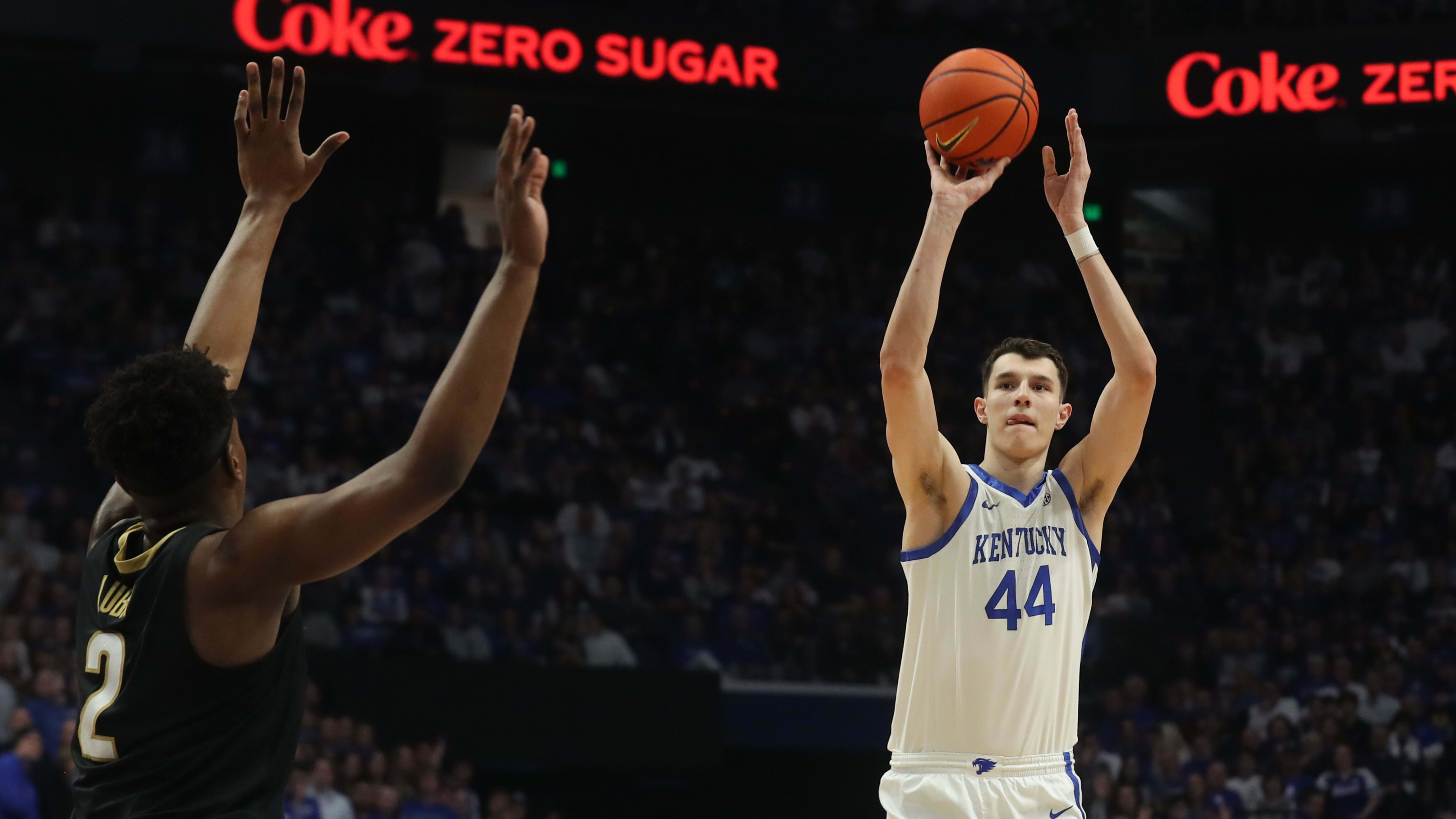 Mark Pope will try and bring one of Kentucky’s seven-footers back