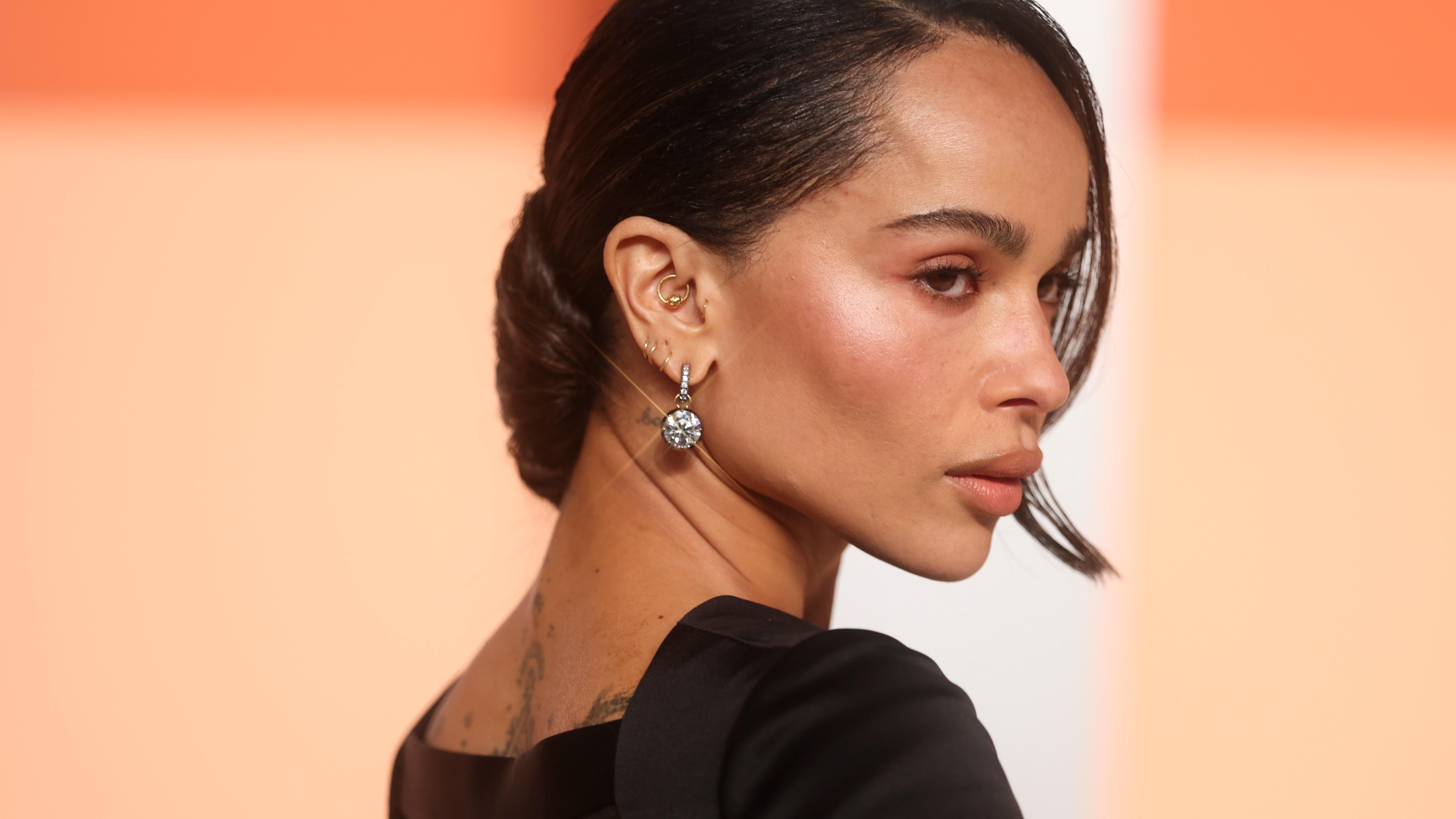 Zo Kravitz Goes Extra Cheeky With Peek-a-Boo Reveal Dress at 'Vanity Fair'  Party