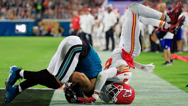 BREAKING: Costly Penalties Doomed Chiefs in Tough Loss to Jaguars - Breaking News
