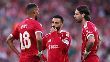 Gody Gakpo (links) hat sich verletzt, Mo Salah (Mitte) fehlt derzeit aus anderen Gründen