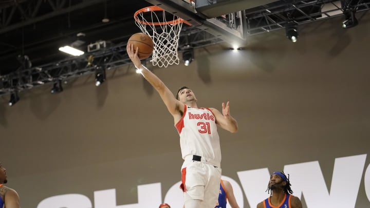 Memphis Hustle guard Dakota Mathias (31) scores a layup 