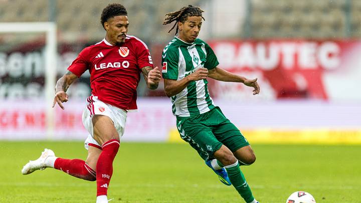 Kenny Quetant (re.) band sich bis 2030 an Werder
