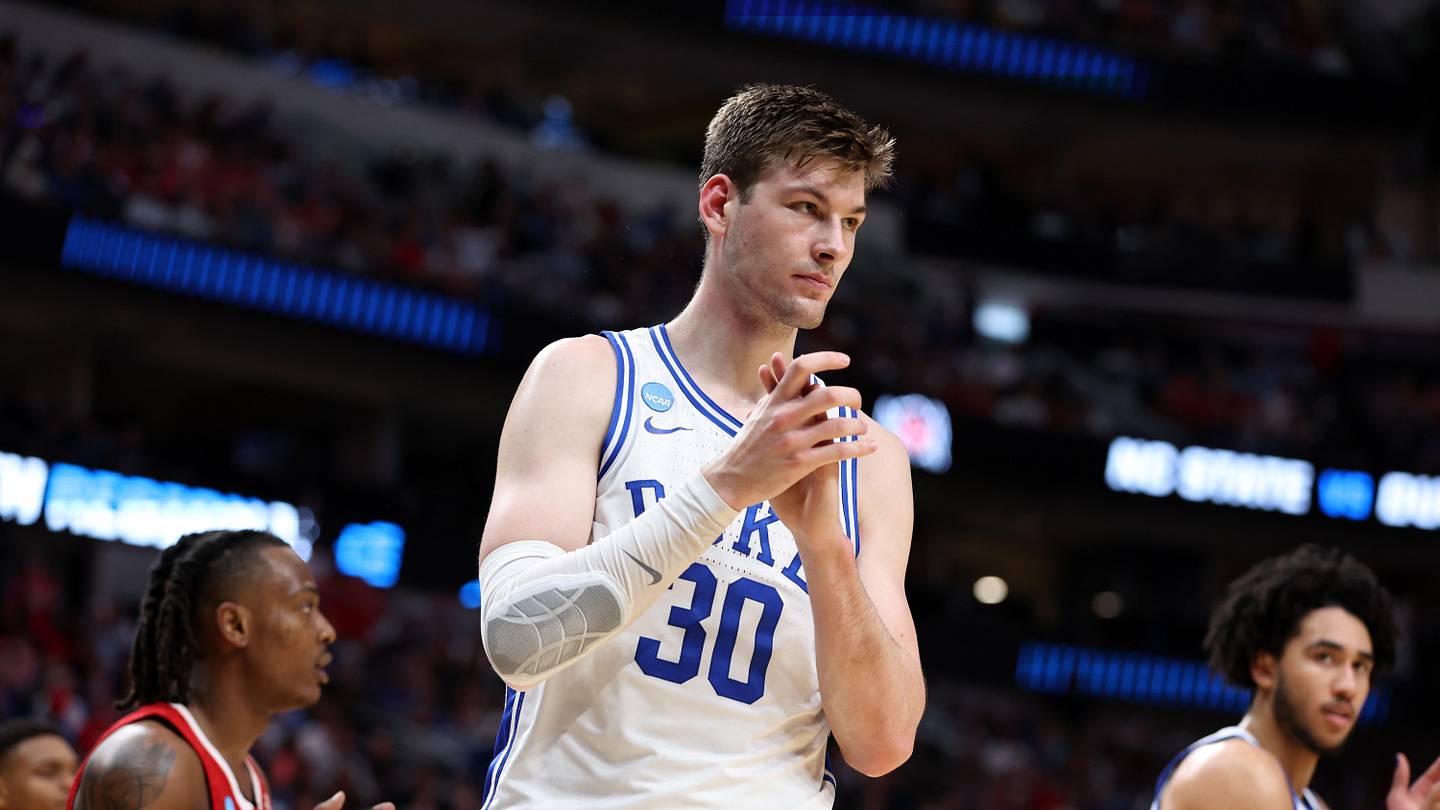 3 Projected Landing Spots for Kyle Filipowski in the 2024 NBA Draft - Vimarsana News