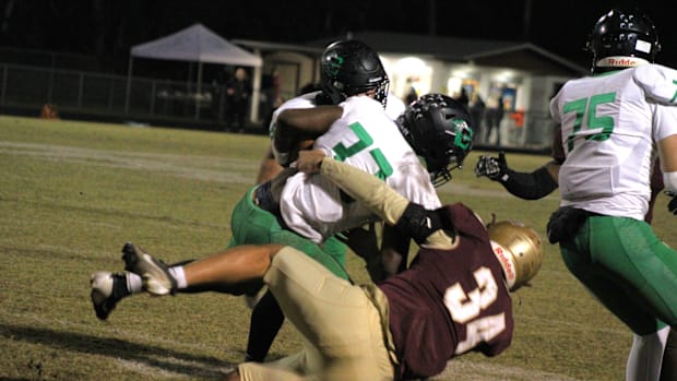 St. Augustine linebacker Matteo Bernardi (34) tackles Choctawhatchee running back Von Keller 