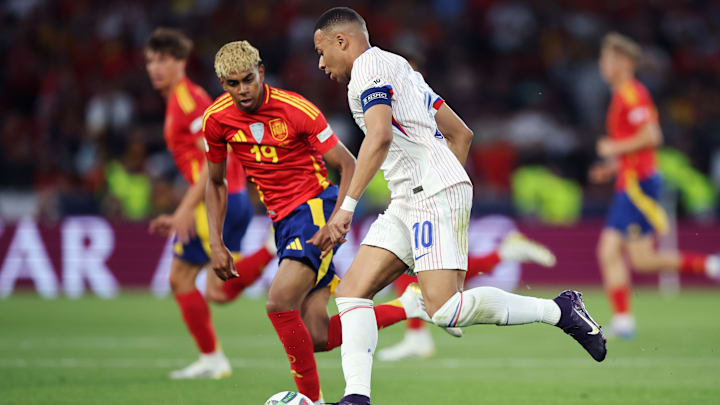 Kylian Mbappé au duel avec Lamine Yamal, en juin dernier (Ligue des Nations) Kylian Mbappé au duel avec Lamine Yamal, en juin dernier (Ligue des Nations)