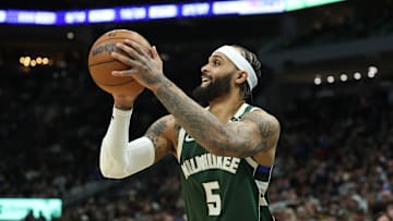 Phoenix Suns v Milwaukee Bucks