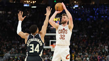 Cleveland Cavaliers v Milwaukee Bucks