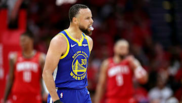 Curry brilló en la primera victoria de los Warriors 
