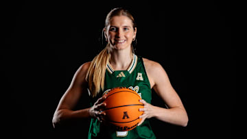 Sammie Puisis bounced back from a bad night against UAB to lead the Bulls past Florida Atlantic