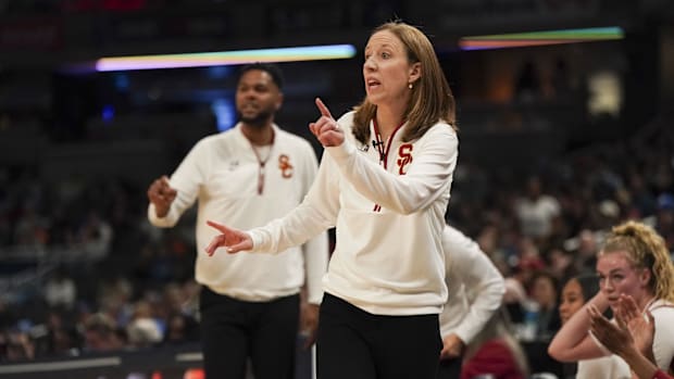 USC Trojans head coach Lindsay Gottlieb communicate with her player as they play against UCLA Bruins