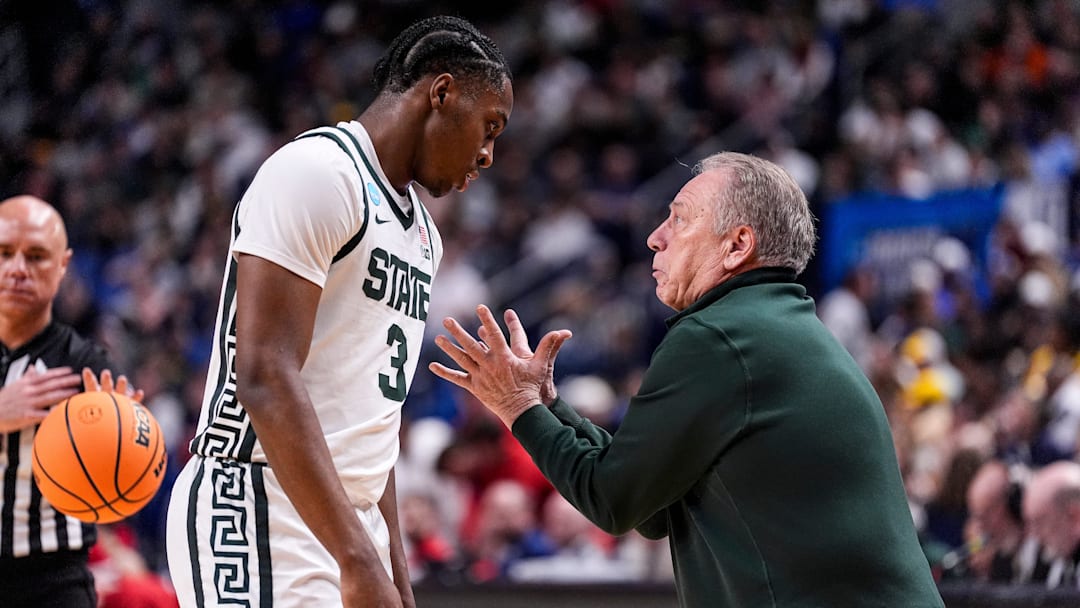 Michigan State head coach Tom Izzo talks to forward Cameron Ward (3) after a play against Louisville during the first half of NCAA Tournament Second Round at KeyBank Center in Buffalo on Saturday, March 21, 2026.
