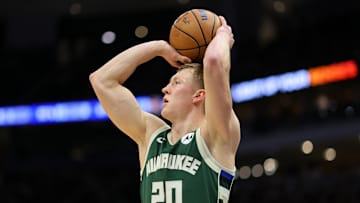 Minnesota Timberwolves v Milwaukee Bucks