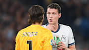 Yann Sommer und Benjamin Pavard von Inter Mailand