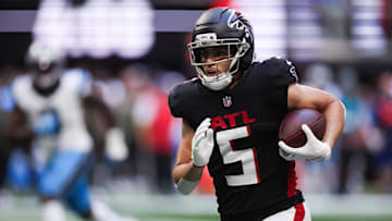 Nov 16, 2025; Atlanta, Georgia, USA; Atlanta Falcons wide receiver Drake London (5) runs the ball in the first quarter against the Carolina Panthers at Mercedes-Benz Stadium. Mandatory Credit: Brett Davis-Imagn Images