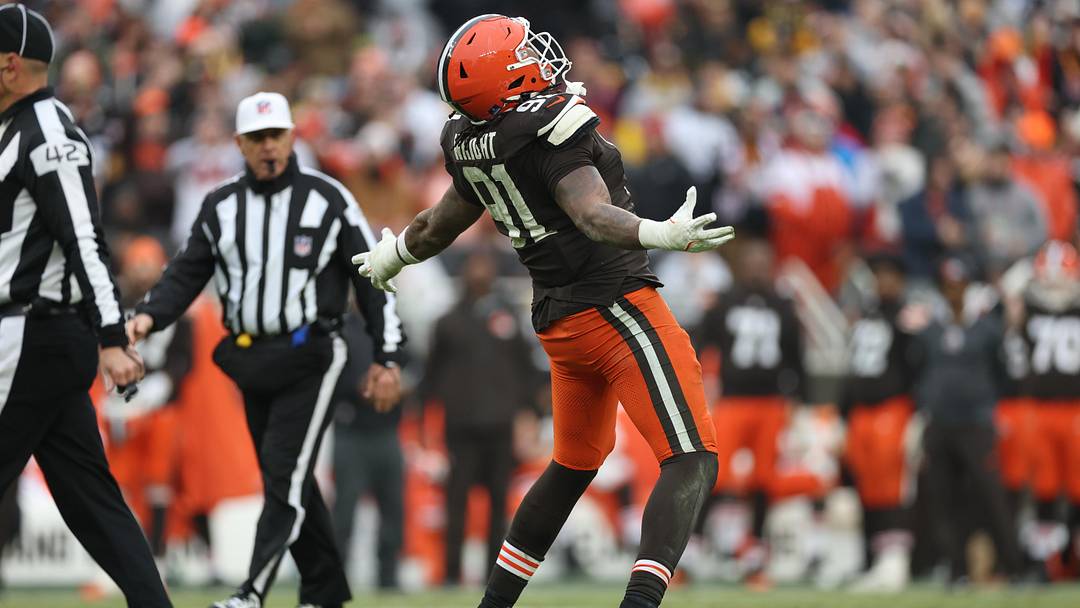 Dec 28, 2025; Cleveland, Ohio, USA; Cleveland Browns defensive end Alex Wright (91) reacts after a sack in the fourth quarter against the Pittsburgh Steelers at Huntington Bank Field. Mandatory Credit: Scott Galvin-Imagn Images Dec 28, 2025; Cleveland, Ohio, USA; Cleveland Browns defensive end Alex Wright (91) reacts after a sack in the fourth quarter against the Pittsburgh Steelers at Huntington Bank Field. Mandatory Credit: Scott Galvin-Imagn Images