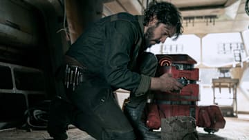 (L-R): Cassian Andor (Diego Luna) and B2EMO in Lucasfilm's ANDOR, exclusively on Disney+. ©2022 Lucasfilm Ltd. & TM. All Rights Reserved.