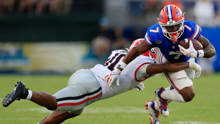 Georgia Bulldogs linebacker Jamon Dumas-Johnson (10) tackles Florida Gators running back Trevor Etienne (7).