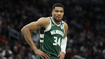 Phoenix Suns v Milwaukee Bucks