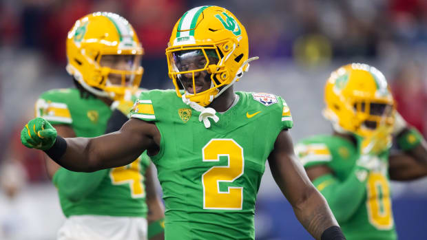 Oregon Ducks linebacker Jeffrey Bassa (2) against the Liberty Flames during the 2024 Fiesta Bowl at State Farm Stadium.