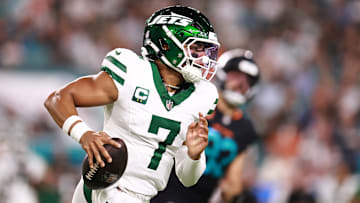NY Jets quarterback Justin Fields
