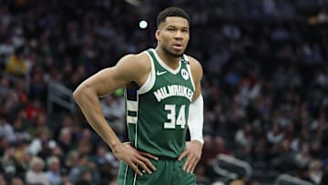 Phoenix Suns v Milwaukee Bucks